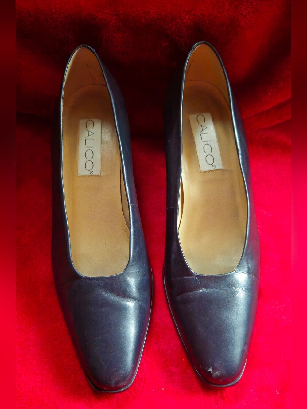 Calico Black Leather Pointed-Toe Low Heel Classic Pumps - Size 8M